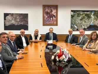 Eski Avrupa Birliği Bakanı ve Merkez Büyükelçisi Egemen Bağış, Gebze Güzeller Organize Sanayi Bölgesi’nde sanayicilerle bir araya geldi.