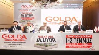 Golda Gıda, halka arz kapsamında 1-2 Temmuz'da talep toplayacak. Golda Gıda'nın halka arz sürecine ilişkin detaylar, Bera Holding Yönetim Kurulu Başkan Yardımcısı Telat Seher (ortada), Golda Gıda Genel Müdürü Fatih Doğan (sağ 2), Misyon Yatırım Bankası Yatırım Bankacılığı ve Kurumsal Finansman Müdürü Taylan Özgür Toprak ile Gedik Yatırım Kurumsal Finansman Müdürü Barış Ürkün'ün (sağda) katılımıyla İstanbul'da düzenlenen basın toplantısında paylaşıldı. ( AA - Anadolu Ajansı )