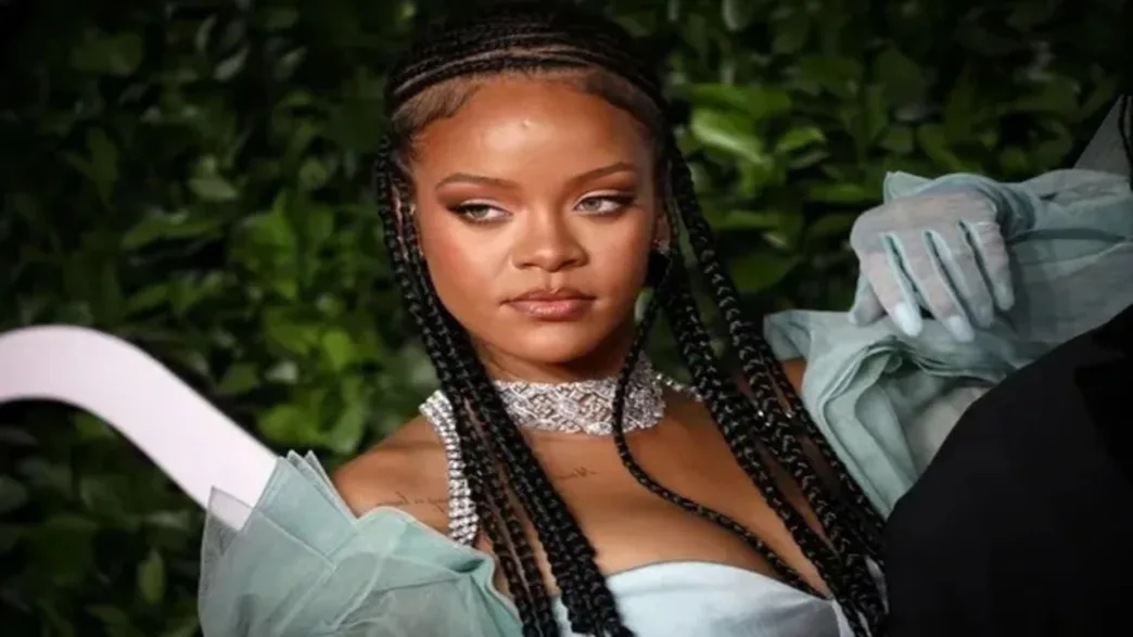 Rihanna, Ankara Havalimanı'nı takibe aldı: Türkiye'ye mi geliyor?